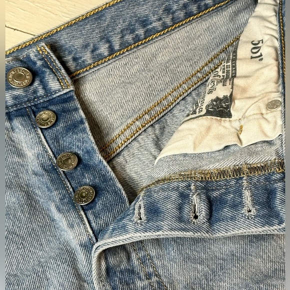 Like New Levi’s 501 Light Blue Cutoff Shorts - Picture 7 of 10